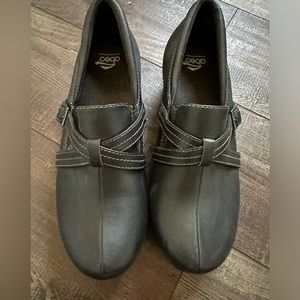 Abeo women’s slip on black shoes .  Never worn size 9